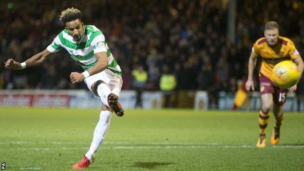 Scott Sinclair converts a late penalty for Celtic