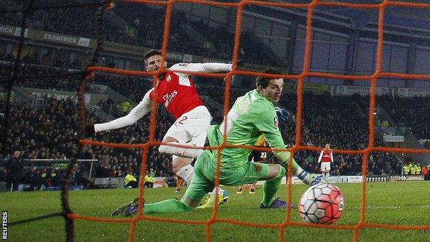 Arsenal striker Olivier Giroud scores against Hull