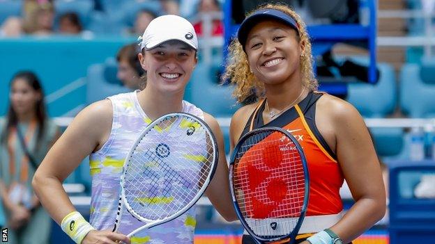 Iga Swiatek and Naomi Osaka before the Miami Open final in 2022