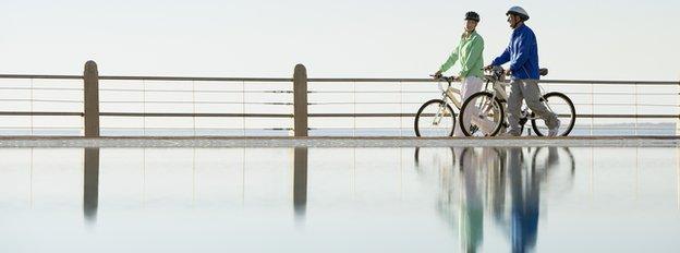 couple on bikes