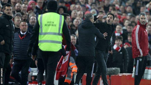 Mikel Arteta has a spat with Jurgen Klopp