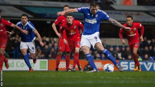 Daryl Murphy scores his penalty