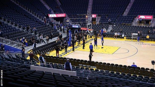 The Golden State Warriors shoot around in practice before a NBA match