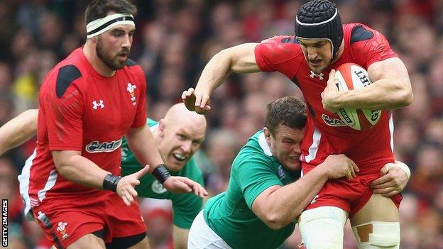 Sam Warburton in action against Ireland in the 2014 Six Nations