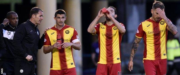 Alan Archibald speaks to his Partick Thistle players