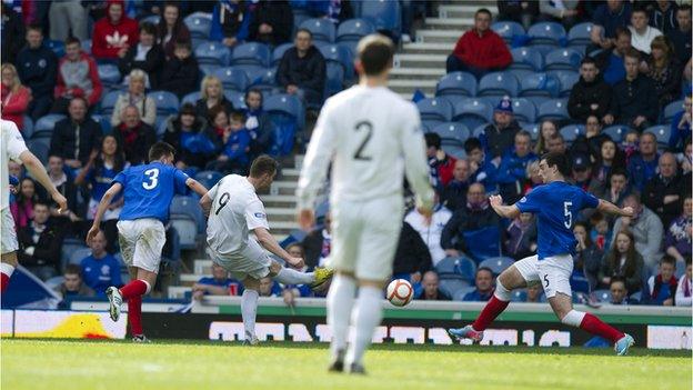 Rory McAllister (9) puts his side ahead.