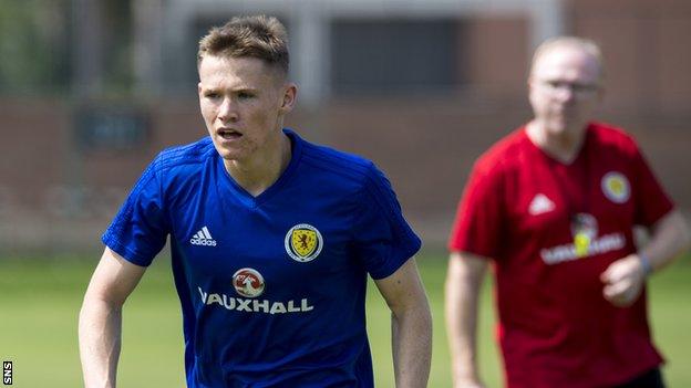 Scotland midfielder Scott McTominay and manager Alex McLeish in training in Peru
