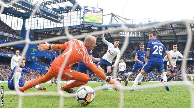 Dele Alli puts Tottenham 3-1 ahead against Chelsea