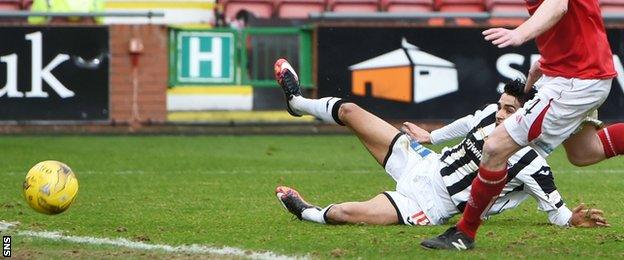 Faissal El Bakhtaoui scores for Dunfermline against Brechin City