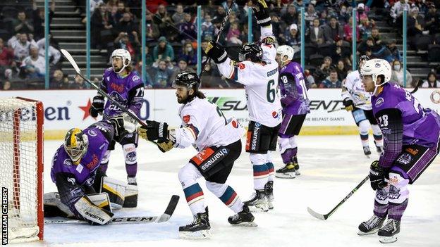 Giants score against the Clan