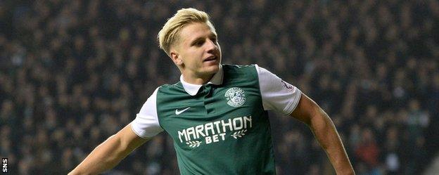 Hibs' Jason Cummings celebrates his goal