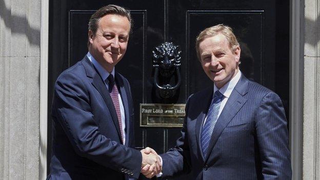 David Cameron (l) shakes hands with Irish Taoiseach Enda Kenny outside Downing Street