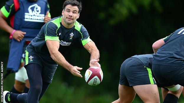 Mike Phillips in training with Wales