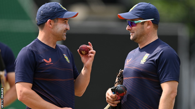 Mark Boucher talks to Dean Elgar