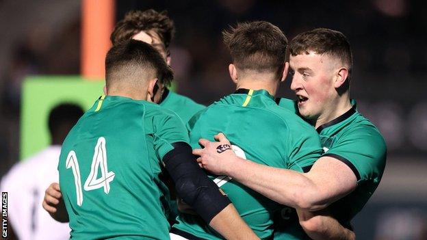 Ireland beat England to maintain their Grand Slam push