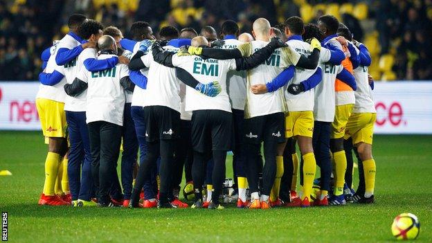 Nantes players in a huddle