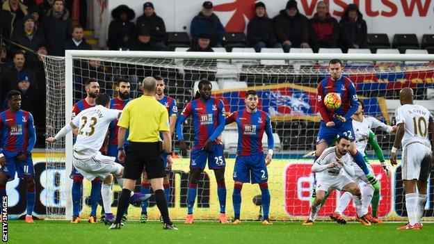 Gylfi Sigurdsson scores from a free-kick