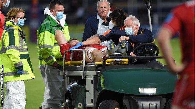 Tom Phillips is carried off with a suspected long-term knee injury against Edinburgh