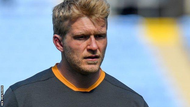 Ben Morris warms up for Wasps