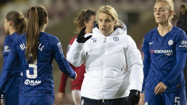 Emma Hayes speaks to her Chelsea players