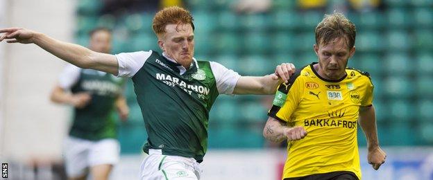 Hibernian's Simon Murray closes down Runavik's Bardur Hansen