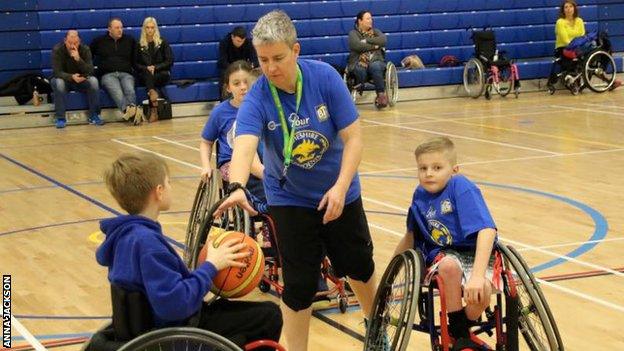 Anna Jackson coaching juniors at Cheshire Phoenix