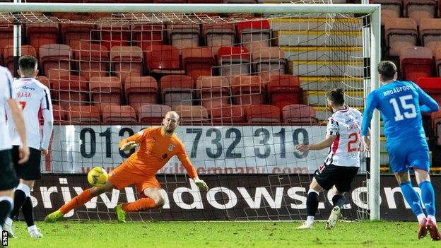 Steven Lawless scores a penalty