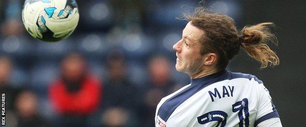 Stevie May in action for Preston North End