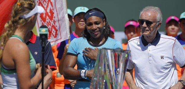 Victoria Azarenka, Serena Williams and Raymond Moore at Indian Wells trophy presentation