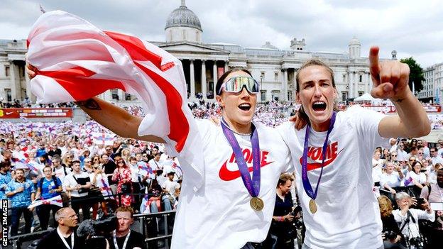 Lucy Bronze and Jill Scott