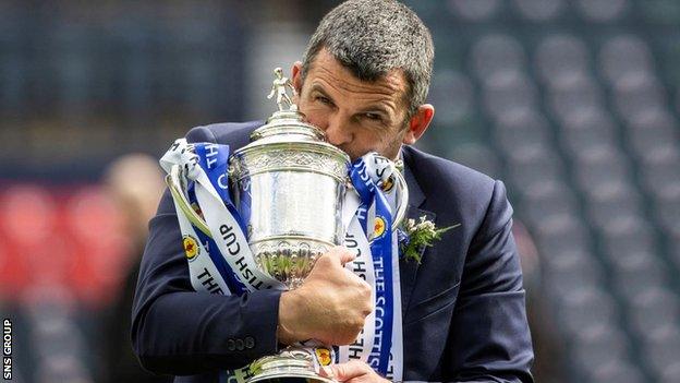 St Johnstone manager Callum Davidson with the Scottish Cup