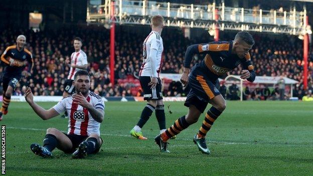 Dwight Gayle put Newcastle in front with his 20th goal of the season after 20 minute