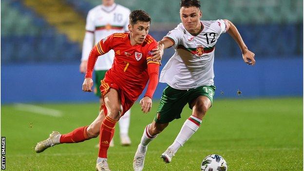 Harry Wilson in action for Wales