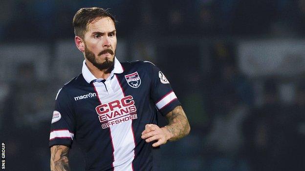 Martin Woods has agreed a short-term deal at struggling Dundee