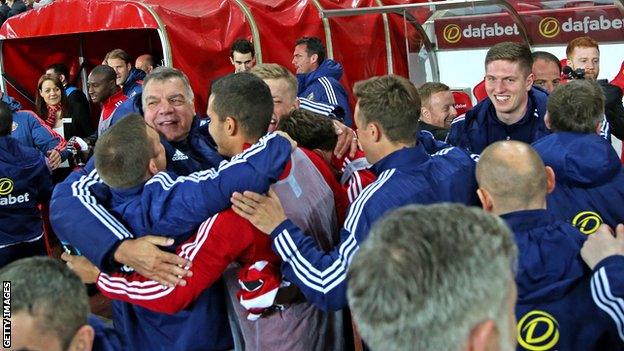 Sunderland celebrate avoiding Premier League relegation in 2016