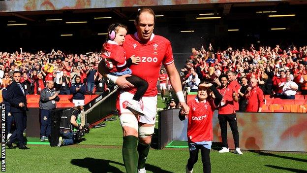 Alun Wyn Jones on his 150th Wales cap with his two daughters