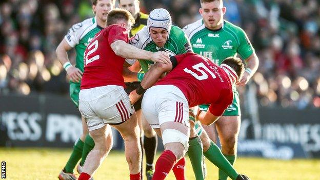 Rory Scannell and Billy Holland combine to tackle Ultan Dillane