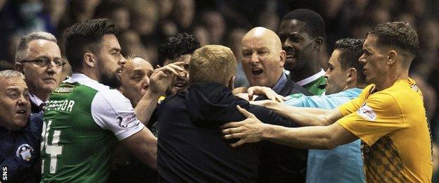 Hibernian and Morton players and managers