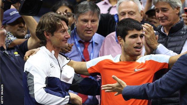 Juan Carlos Ferrero celebrates with Carlos Alcaraz after the player's victory at the 2022 US Open