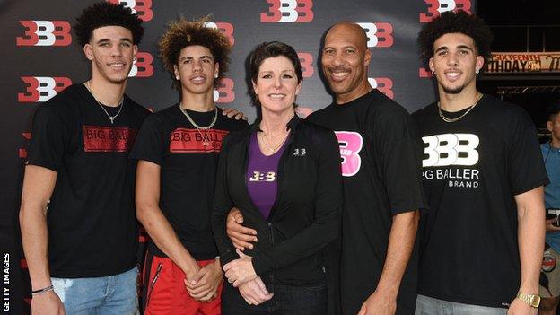 (L-R) Lonzo Ball, LaMelo Ball, Tina Ball, LaVar Ball and LiAngelo Ball