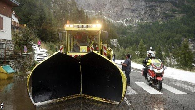 A snowplough at the Tour de France