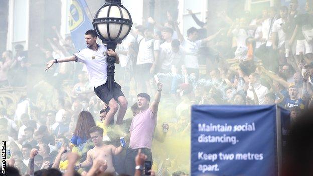 Leeds fans celebrate promotion