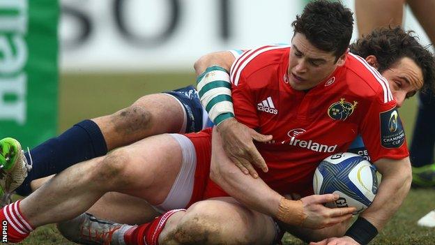 Ronan O'Mahony touches down for Munster's first try against Treviso