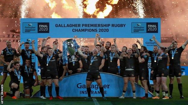 Exeter Chiefs lift trophy