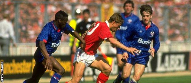 Oldham players Earl Barrett and Nick Henry at Wembley try to tackle Nigel Jemson