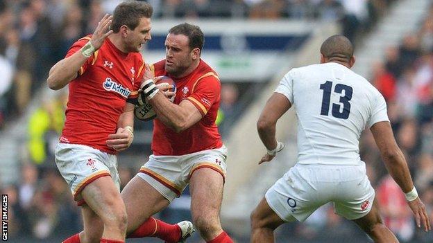 Jamie Roberts and Dan Biggar run in to each other