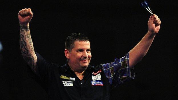 Gary Anderson celebrates winning the world title