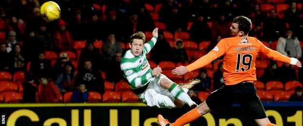 Kris Commons (left)