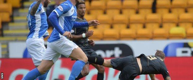 Leigh Griffiths goes down in the St Johnstone box, but was booked for diving