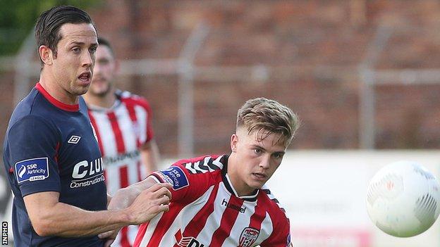 Derry Josh Daniels battles with St Pat's Billy Dennehy